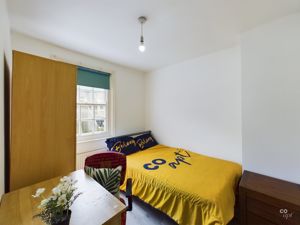 bed 3- click for photo gallery